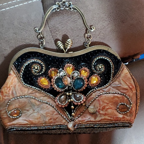 Beaded everywhere Framed Handbag Excellent Condition Beaded On Every Side - Picture 6 of 12